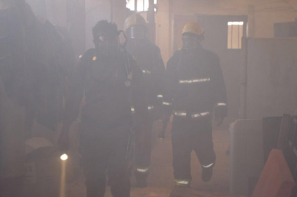مدني رفحاء يباشر حريقاً بسكن عمال 1