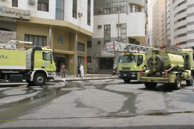 إخلاء معتمرين بسبب حريق التهم غرفة بفندق في حي المسيال