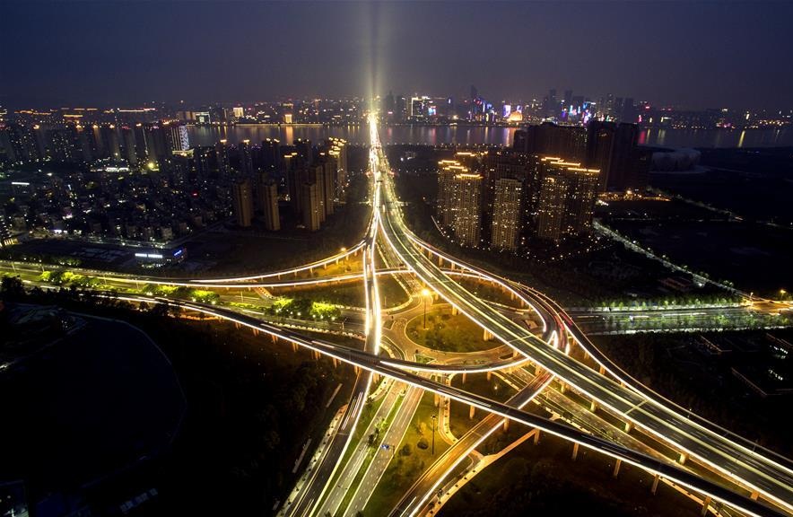 بالصور.. مدينة هانغتشو الصينيّة تتجمل استعداداً لقمة العشرين
