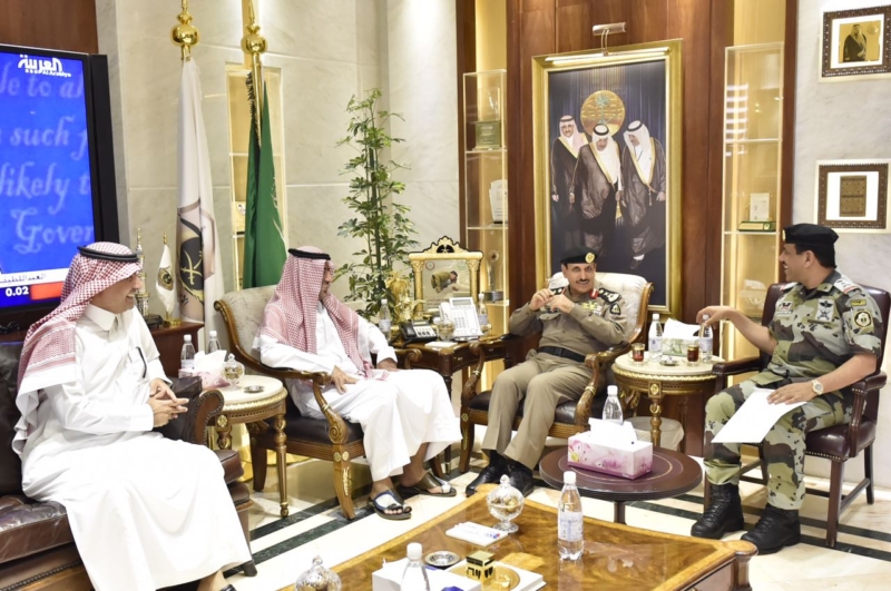مدير الأمن العام يناقش مع أمين واعضاء هيئة تطوير مكة ‫(34669059)‬ ‫‬