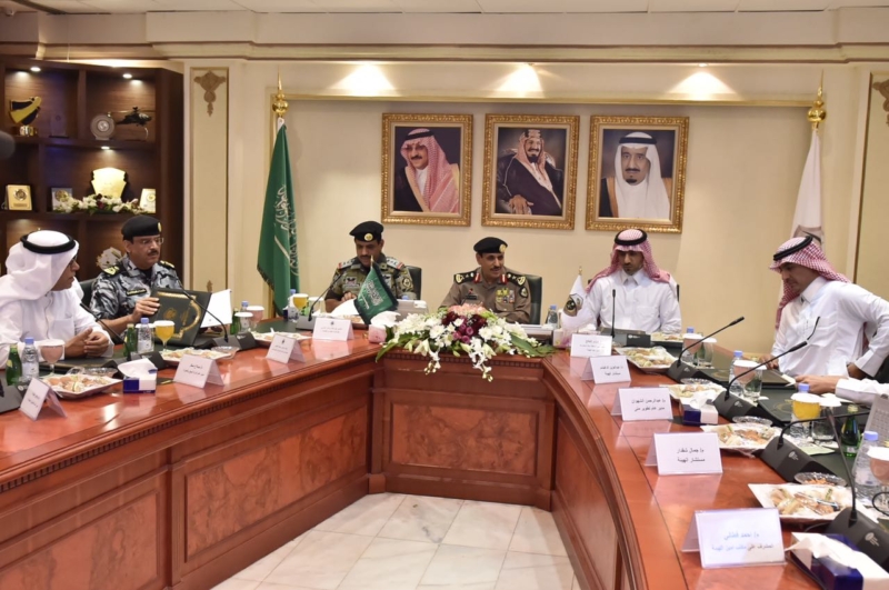مدير الأمن العام يناقش مع أمين واعضاء هيئة تطوير مكة ‫(34669060)‬ ‫‬