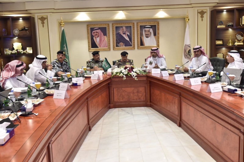 مدير الأمن العام يناقش مع أمين واعضاء هيئة تطوير مكة ‫(34669061)‬ ‫‬