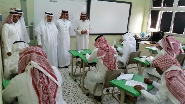الشمراني يتفقد اختبارات المعلمين للإشراف التربوي