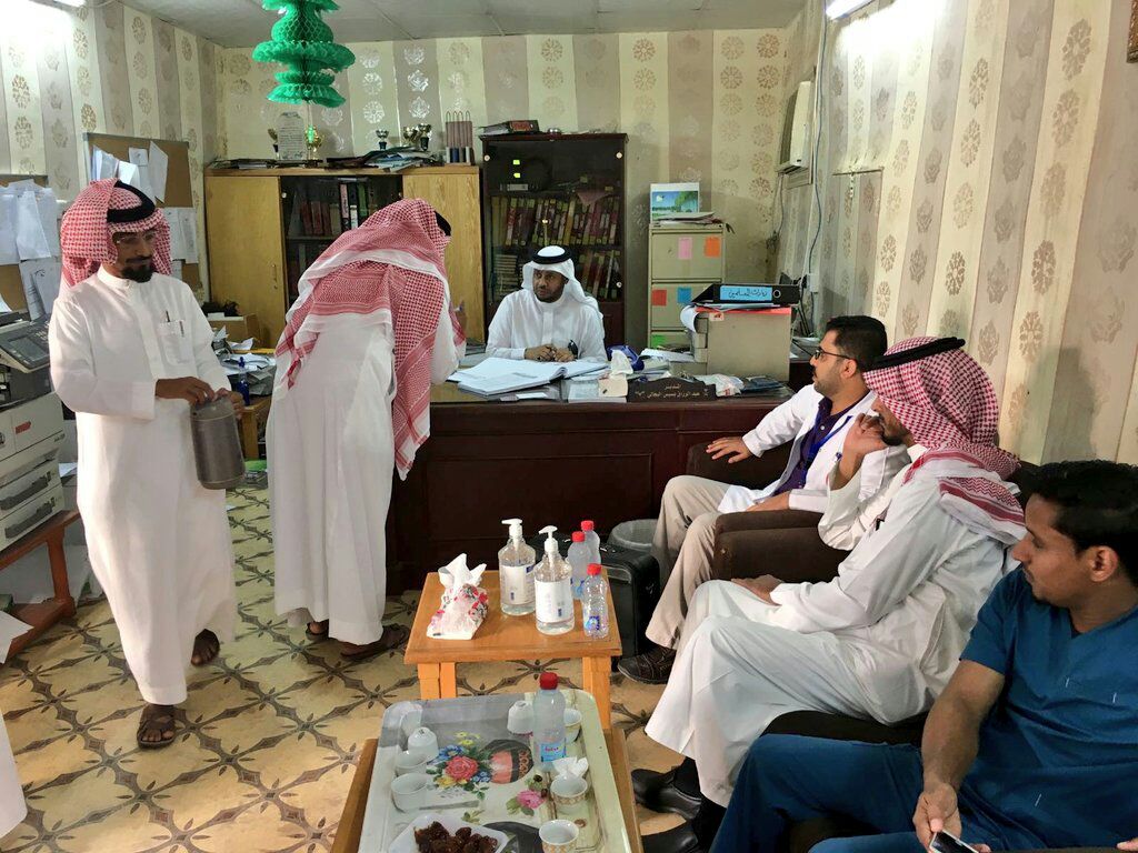 مدير تعليم الليث مرعي البركاني يطمأن على طلاب قرية المستنقع (4)