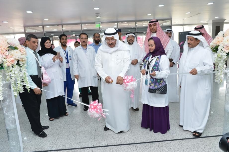 مدير جامعة الدمام يدشن حملة مكافحة سرطان الثدي بالخبر