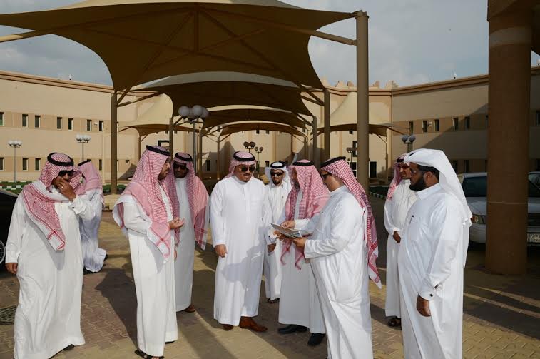 مدير جامعة الملك خالد يتفقد المجمع الأكاديمي الجديد بـ #تهامة