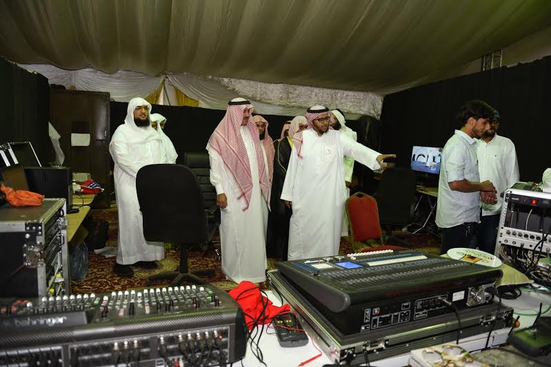 مدير جامعة الملك خالد يزور خيمة أبها السياحية الدعوية 2