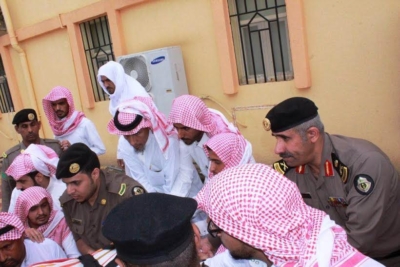 مدير شرطة منطقة عسير يتقدم المصلين على الرقيب الاسمري الذي تعرض لدهس من قبل جاني ببارق  1