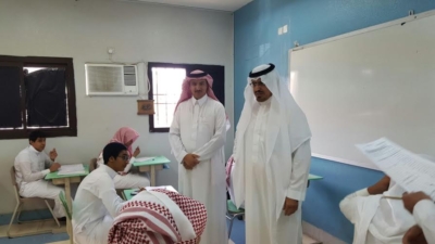 مدير عام التعليم في منطقة عسير جلوي آل كركمان يقوم بزيارة  عدد من المدارس 2