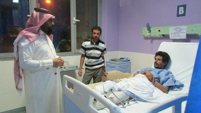 حواس يزور مصابي المقاومة اليمنية بمستشفى صبيا