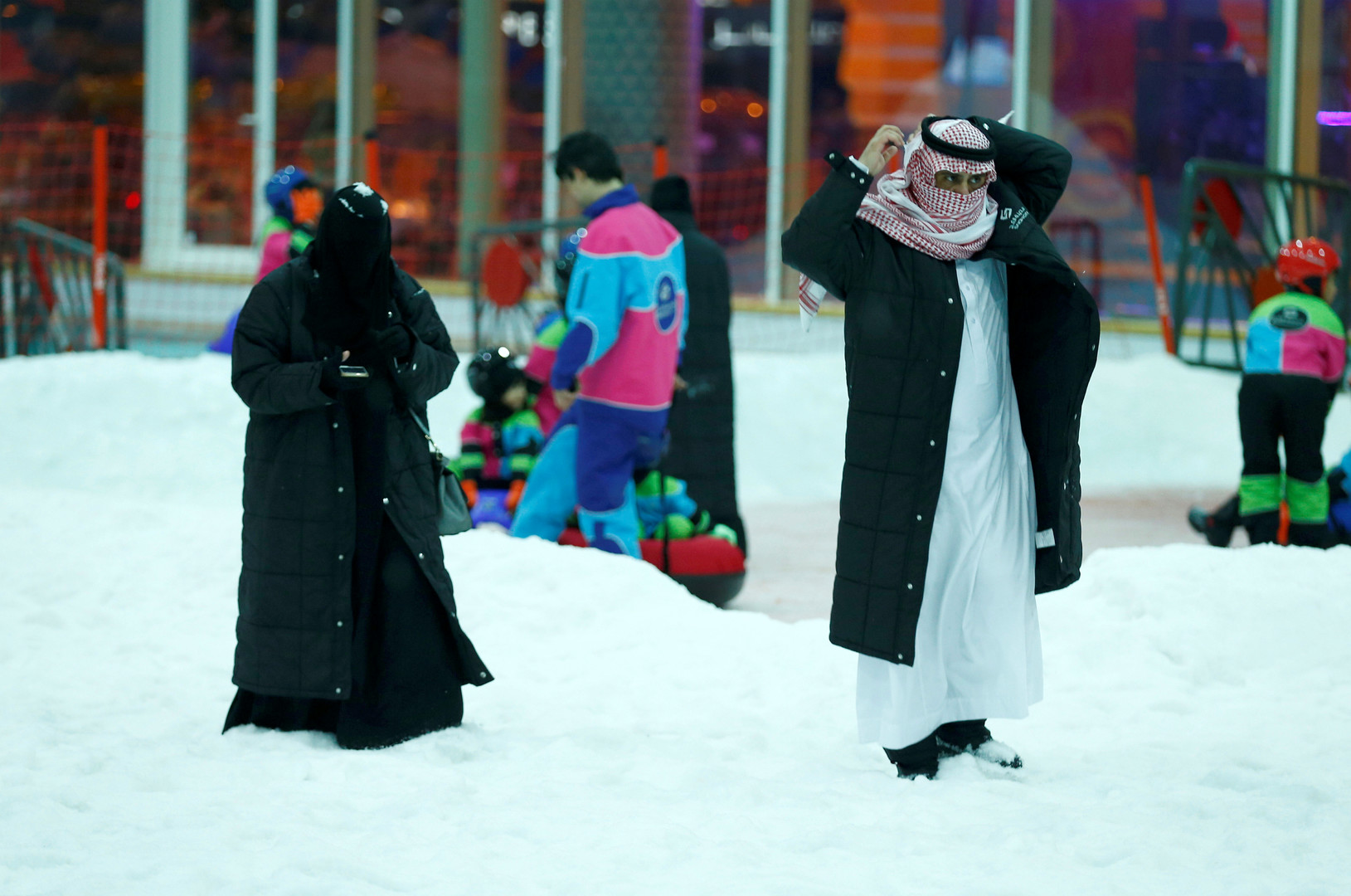 مدينة الثلج تفتح أبوابها في قلب الرياض اللاهب