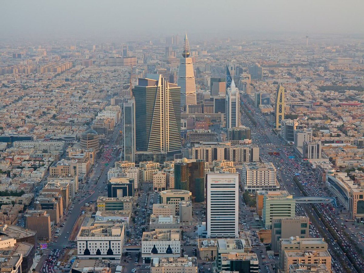 ضبط إثيوبيَين سلبا 300 ألف ريال من عملاء البنوك بالرياض