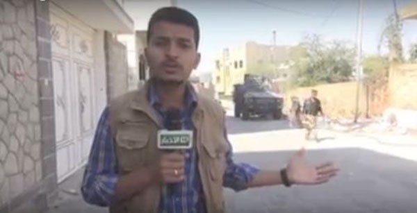 بالفيديو.. لحظة نجاة مراسل التلفزيون السعودي من قذيفة حوثية