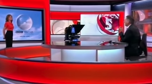 شاهد.. نوبة ضحك هستيرية لمذيعة  BBC