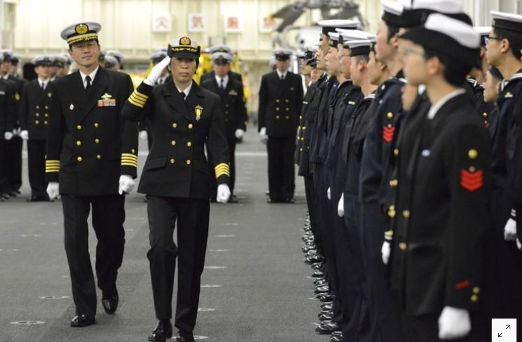 لأول مرة في اليابان.. امرأة تقود مجموعة سفن حربية