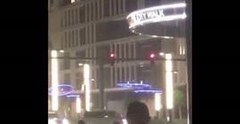 شاهد.. مراهق يثير خوف وفزع المارة بسيارته في دبي