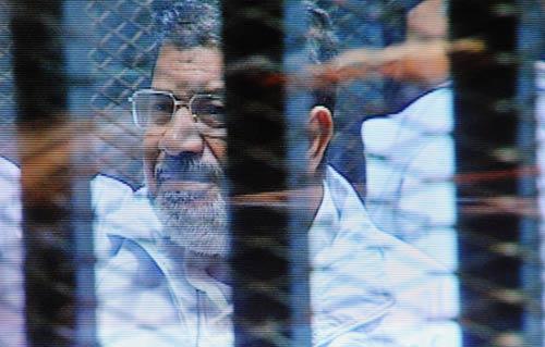 تأجيل محاكمة مرسي و(14) من قيادات الإخوان بقضية الإتحادية للغد