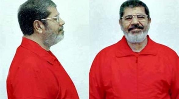 بالصور.. مرسي بـ “البدلة الحمراء” لأول مرة بعد الحكم بإعدامه