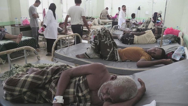 وصول 139 طن معدات طبية لمواجهة الكوليرا في اليمن