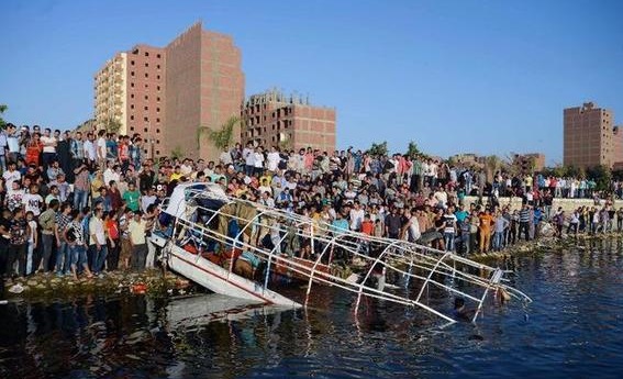 ارتفاع قتلى غرق “مركب النيل” في القاهرة إلى 38