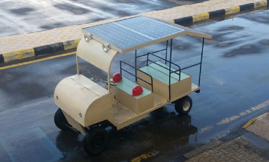 “هندسة” جامعة الملك خالد يصنعون مركبة تعمل بالطاقة الشمسية