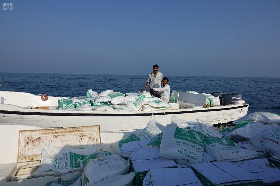 الأحمر: سفن المملكة الإغاثية رفعت المعاناة عن الشعب اليمني