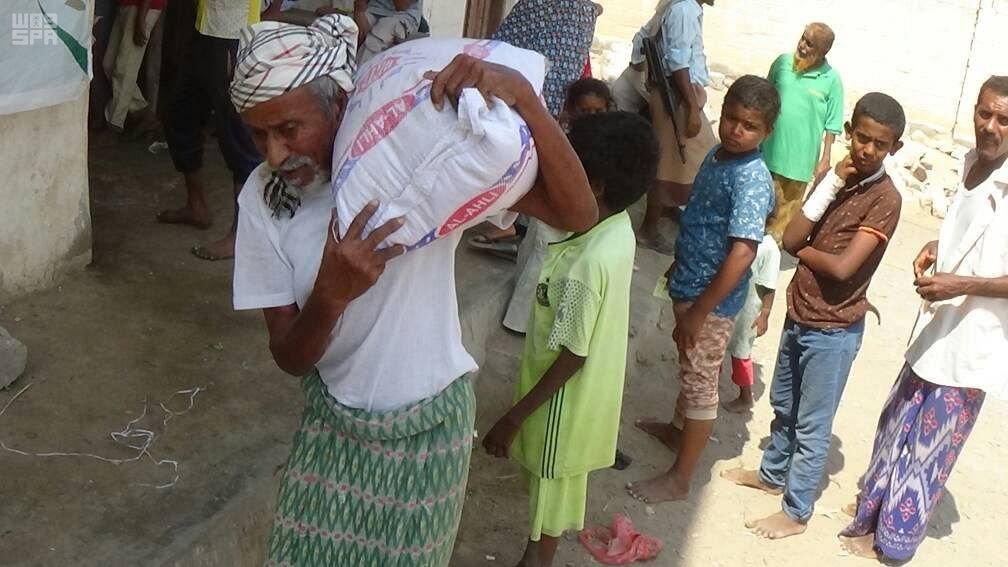 مساعدات مركز الملك سلمان للإغاثة تغطي 4 محافظات يمنية في يوم واحد