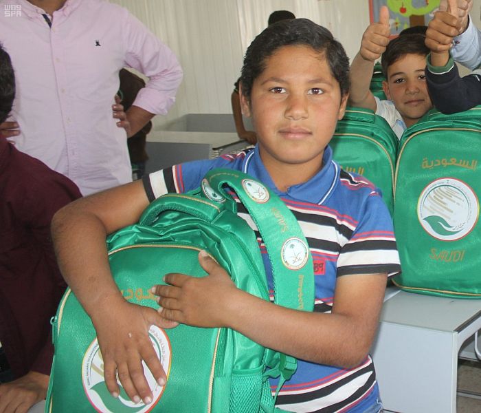 توزيع 3135 حقيبة مدرسية على طلاب سوريا في لبنان