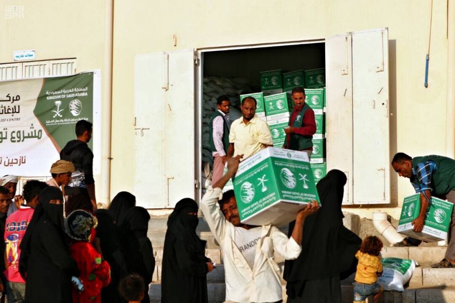 حملة خامسة من مركز الملك سلمان للإغاثة لسكان الفشت وبكلان اليمنيتين