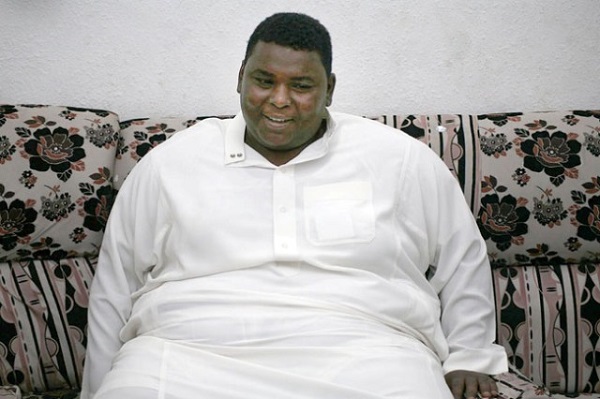 “نجعي” وزنه 190 كيلو ويحتاج إلى عملية تنهي معاناة 16 عاماً
