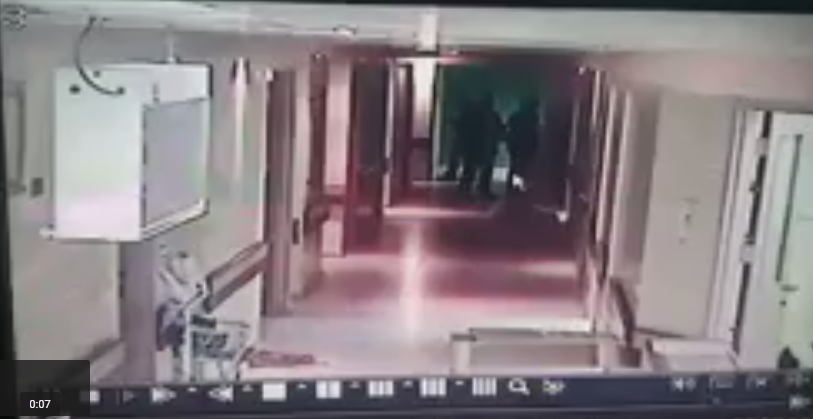 بالفيديو .. قوات خاصة اسرائيلية تقتحم مستشفى بالخليل وتقتل شابا فلسطينيا
