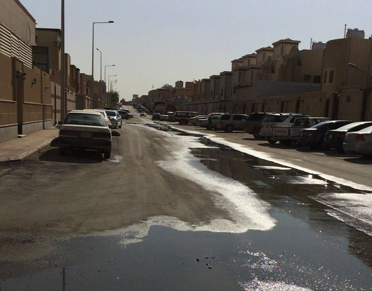 تسربات مياه الصرف تغرق حي الدار البيضاء في #الرياض.. والمواطنون: أين البلدية؟!