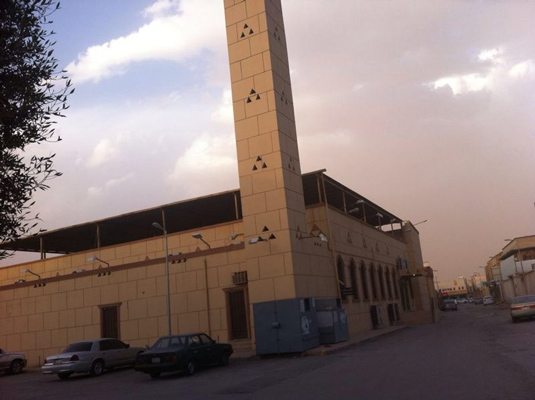 جامع “حمود الذياب” شرق الرياض بلا إمام