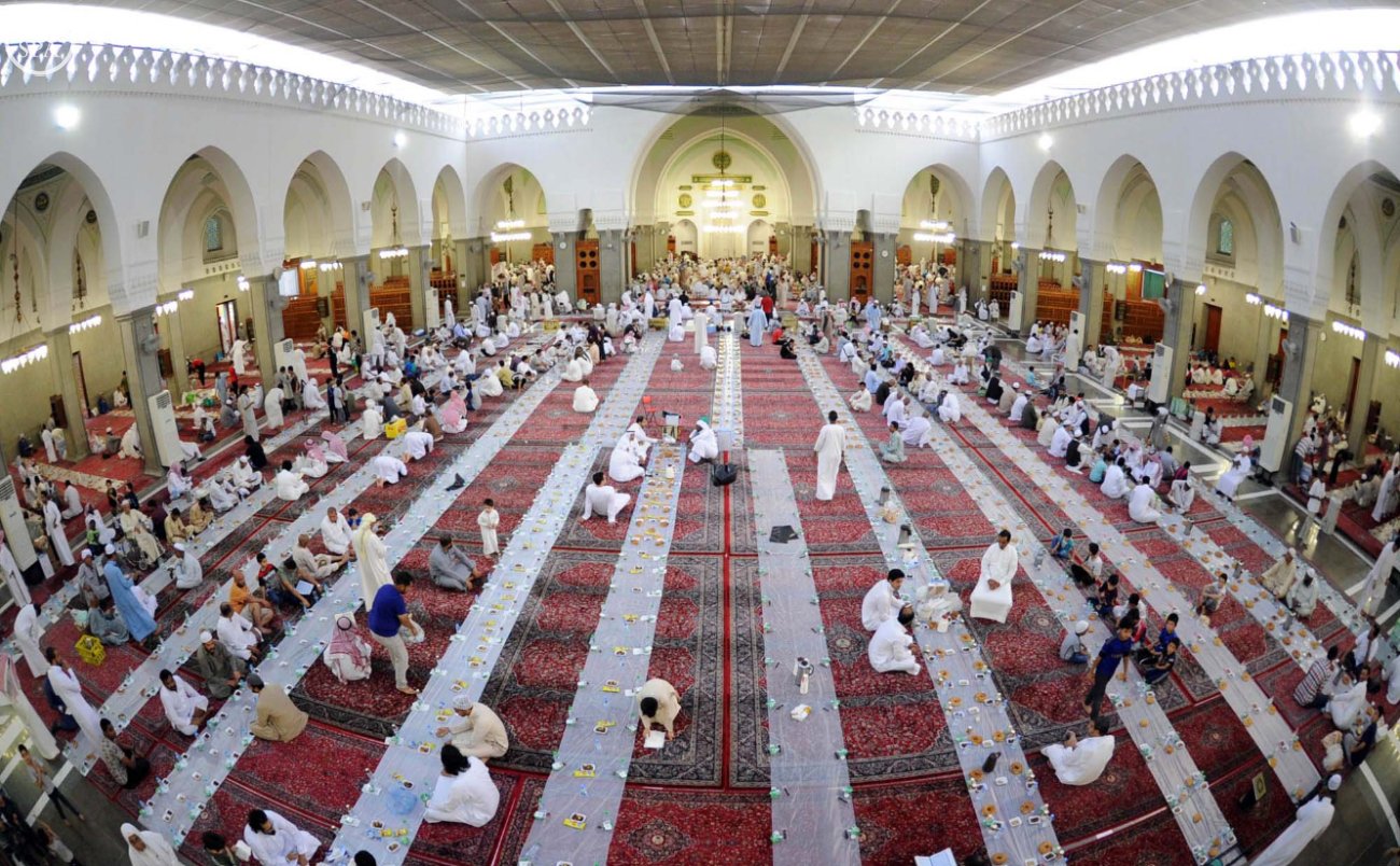 ضيوف الرحمن يتوافدون على مسجد قباء