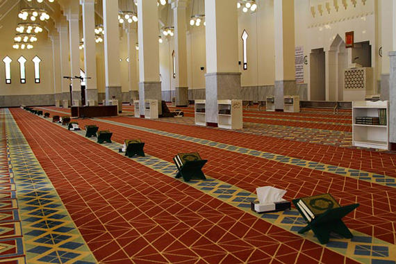 خطيب جمعة في مكة للمصلين: قبّلوا زوجاتكم ودثروهن