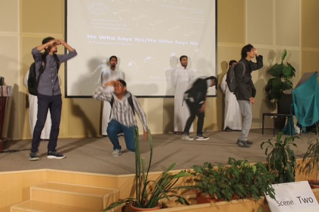 طلاب “آداب” الملك فيصل يقدمون مسرحيتين باللغة الإنجليزية