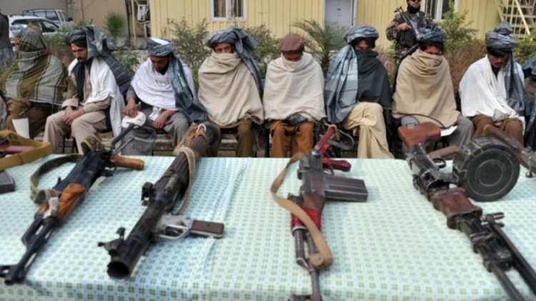 أفغانستان.. 25 مسلحا من طالبان يسلمون أنفسهم وأسلحتهم للسلطات