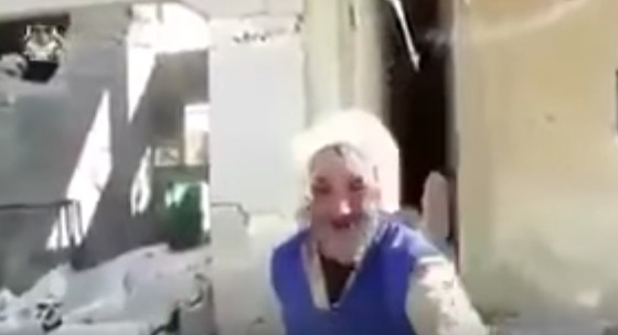 بالفيديو.. مسن سوري يوجه رسالة للعالم من حلب