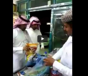 فيديو متداول.. مشاجرة بين سعوديين على من يدفع الحساب