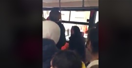 شاهد.. مشاجرة عنيفة بين نساء داخل حافلة