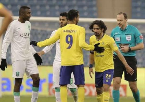 تفاصيل المشادة بين قائدي #النصر و #الأهلي !