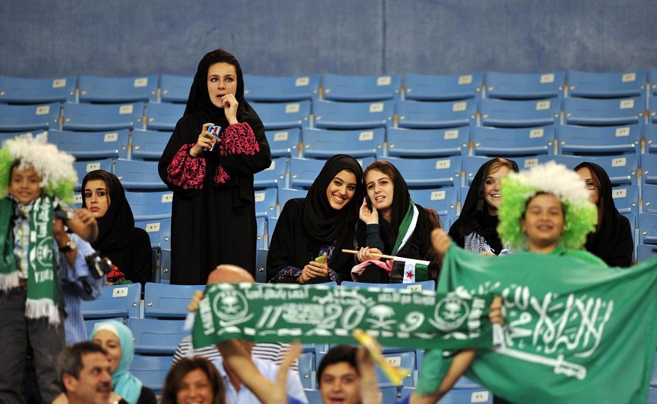سعوديات في روسيا لتشجيع الأخضر بطابع مختلف في كأس العالم