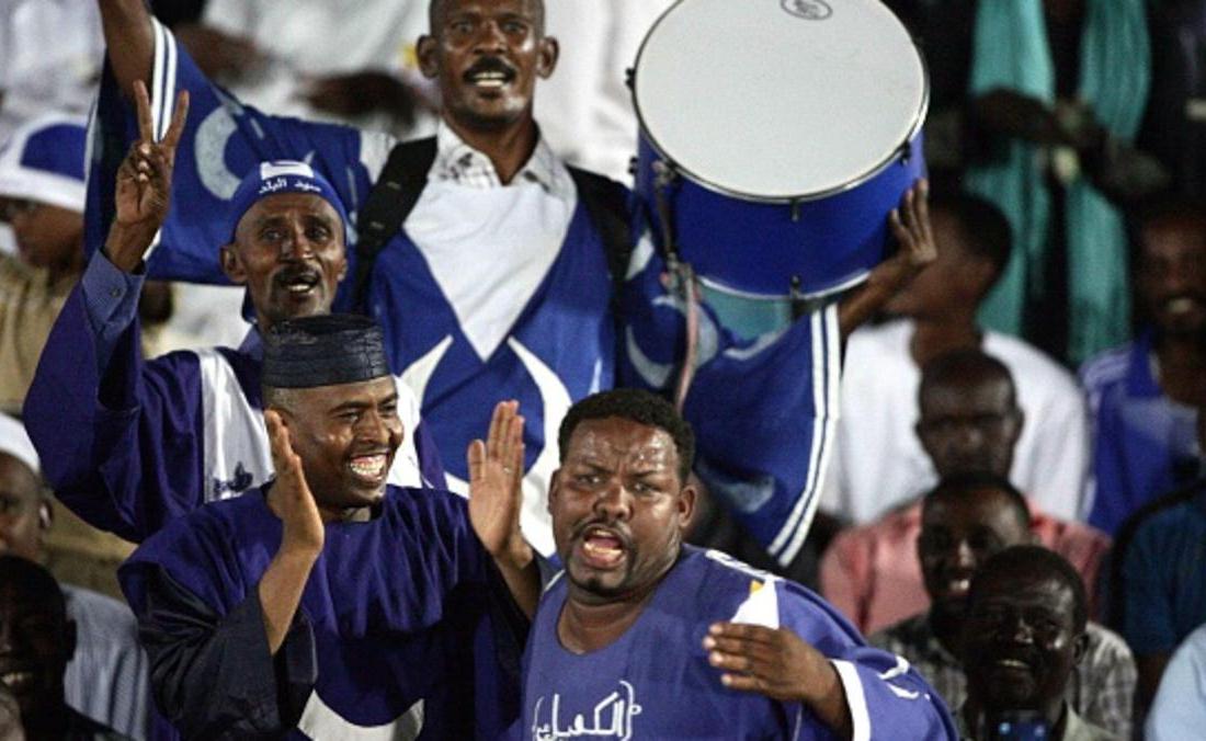 حدث في السودان.. مشجع غاضب يطعن صحفيًا بسبب الهلال