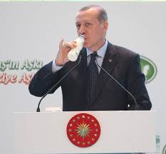 شاهد.. أردوغان يكشف عن المشروب الوطني لتركيا