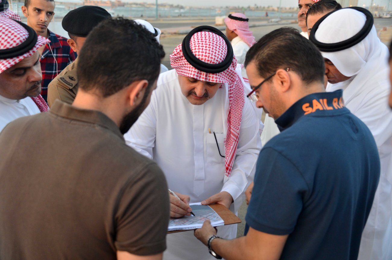 بالصور.. مشعل بن ماجد يتفقد استعدادات معرض جدة للكتاب