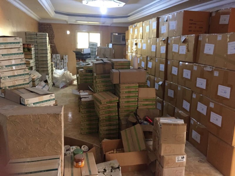 مصادرة 9700 عبوة مستحضرات تجميل منتهية الصلاحية في الخبر 1