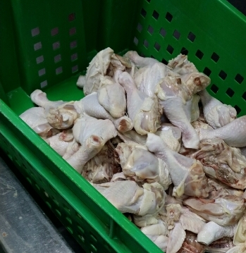 مصادرة ١٤٩٠ كجم من المواد الغذائية الفاسدة ببلدية الظهران (1)