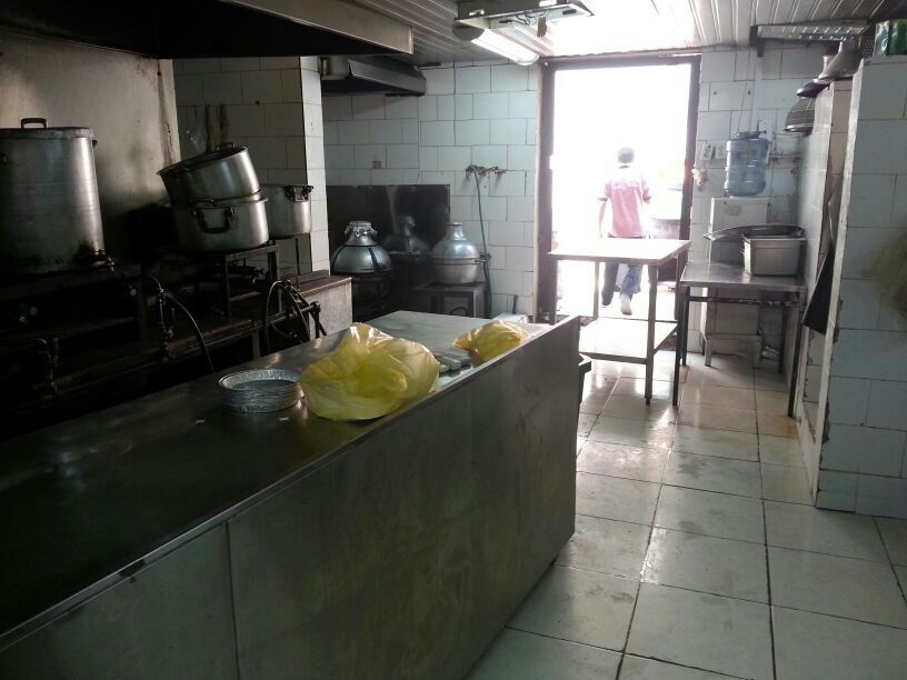 مصادرة ١٤٩٠ كجم من المواد الغذائية الفاسدة ببلدية الظهران (3)