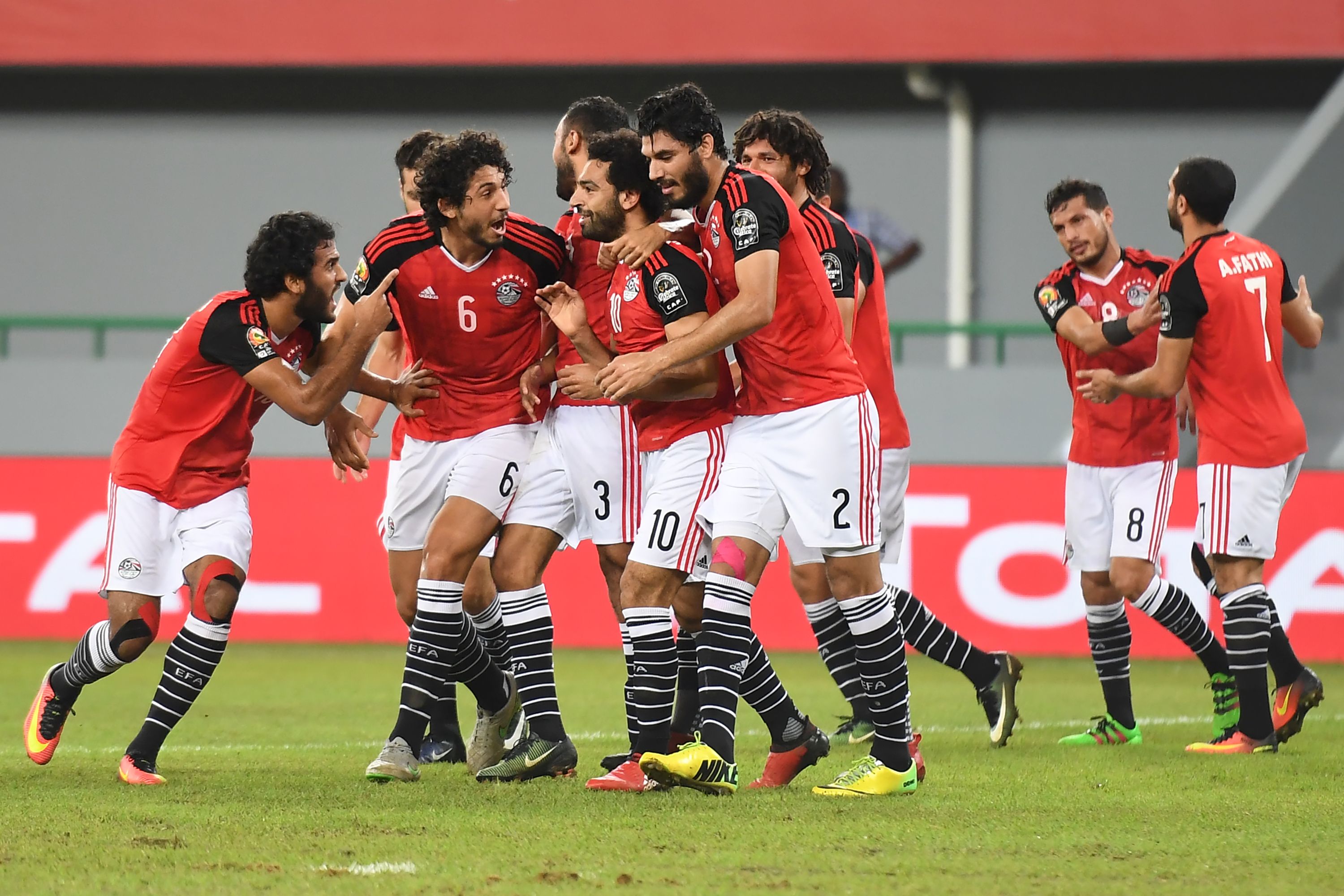 هنيدي يُداعب المصريين قبل مباراة مصر والكاميرون