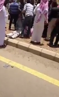 بالفيديو .. مضاربة بين عمالة جامعة الباحة